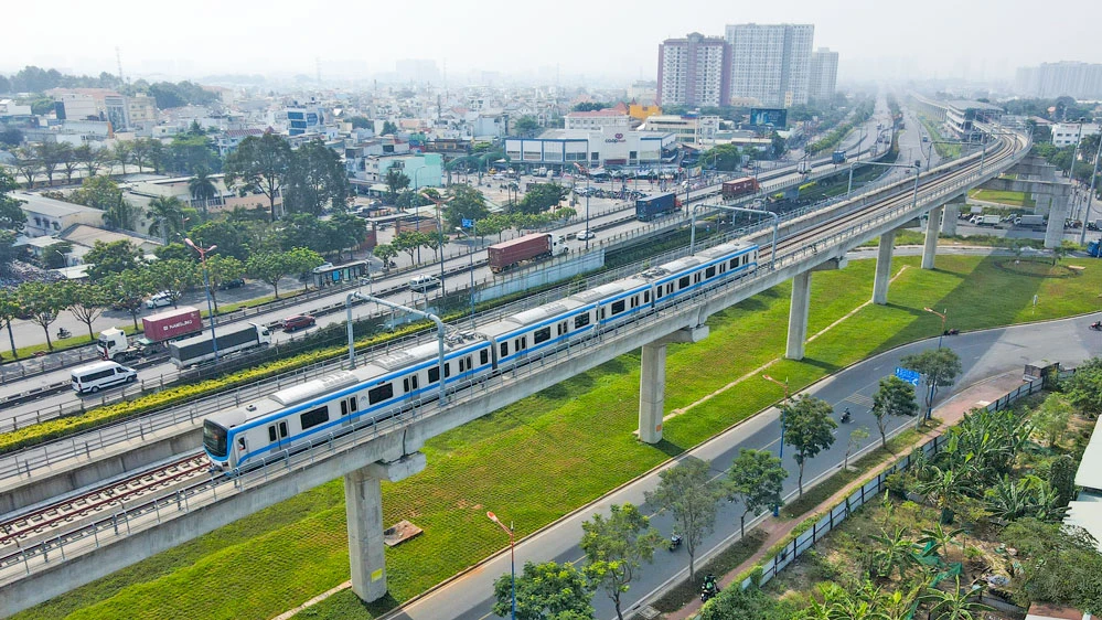 Tuyến metro số 1 Bến Thành-Suối Tiên sẽ vận hành thương mại từ tháng 7-2024.