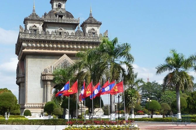 Lào đối mặt lạm phát cao vì nợ 