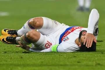 Nabil Fekir (Lyon) tái phát chấn thương.