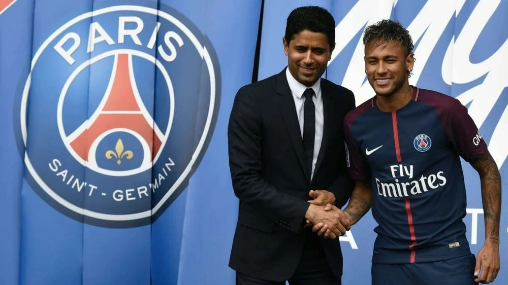 Neymar và Chủ tịch PSG Nasser Al-Khelaifi.