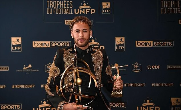 Neymar nhận danh hiệu Cầu thủ xuất sắc nhất Ligue 1 mùa giải 2017-2018