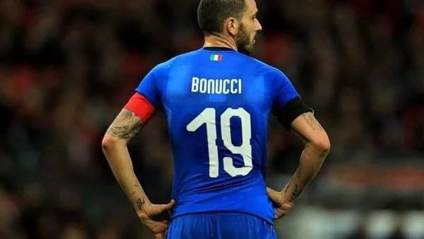 trung vệ Leonardo Bonucci không muốn rời nước Ý.