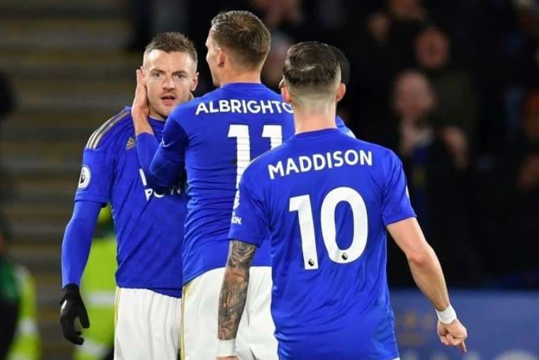 Premier League sắp “vỡ trận”: Leicester City cách ly 3 cầu thủ có triệu chứng Covid-19