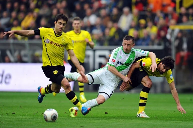 Dortmund đang chiếm ưu thế trong đối đầu Wolfsburg