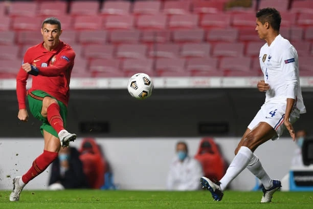 Ronaldo bất lực khi Bồ Đào Nha bị Pháp loại pở Nations League