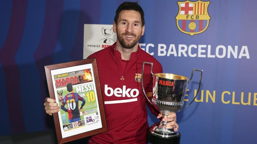 Messi với chiếc cúp Pichini thứ 7