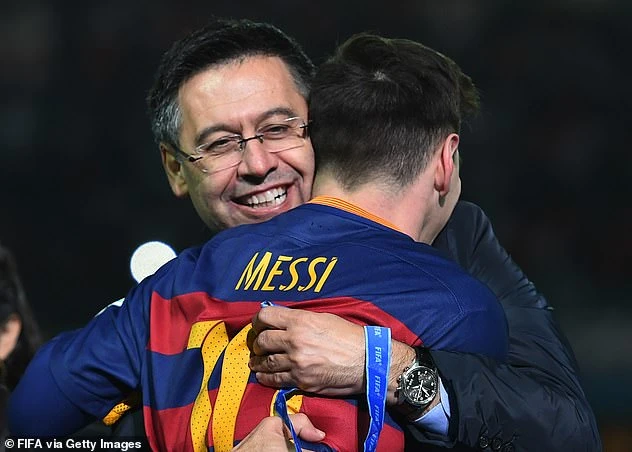 Cựu chủ tịch Josep Maria Bartomeu và trò dơ bẩn với Messi