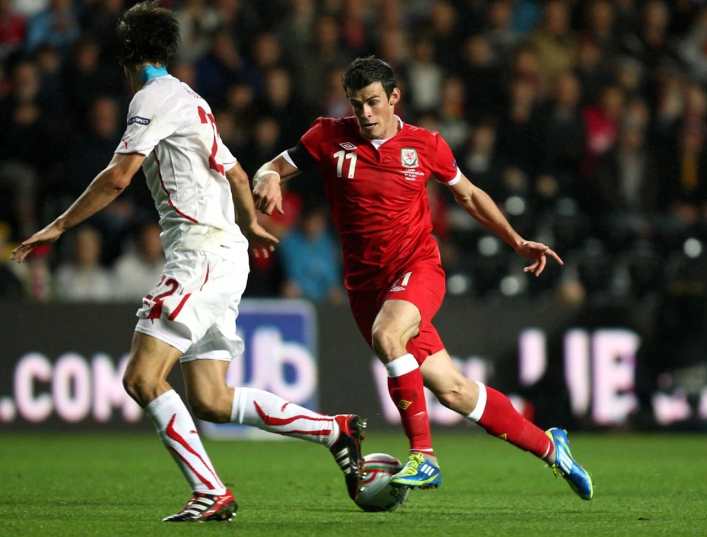 Gareth Bale tung lưới Thụy Sĩ pở vòng loại Euro 2012