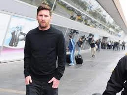 Leo Messi phải hoãn chuyến bay trở lại Barcelona