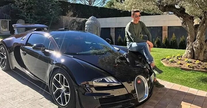 Chiếc siêu xe Bugatti Veyron của Ronaldo đã bị hư hại nhiều ở đầu xe