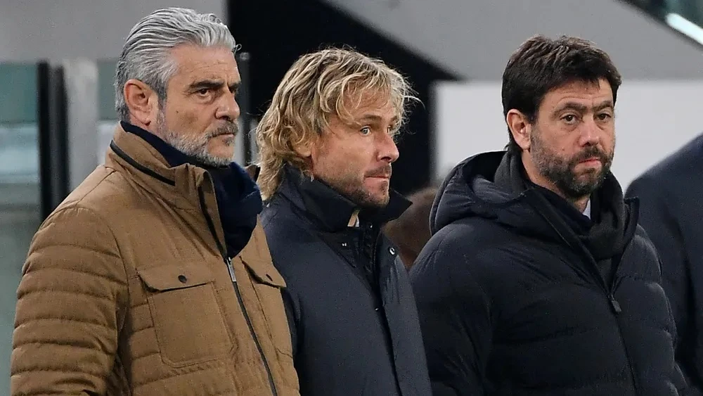 Bộ ba danh tiếng của Juventus. Maurizio Comeabene (trái), Pavel Nedved và Chủ tịch Andrea Agneli