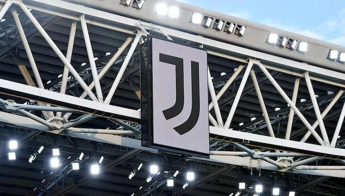 Juventus đối diện án phạt của UEFA