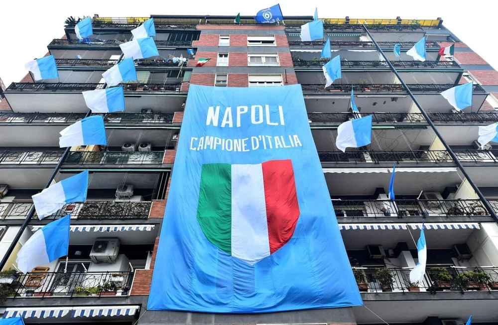 Napoli chuẩn bị ăn mừng Scudetto sau 33 năm chờ đợi