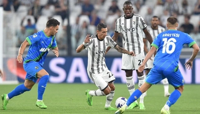 Juventus (áo sọc) có nguy cơ bị trừ điểm