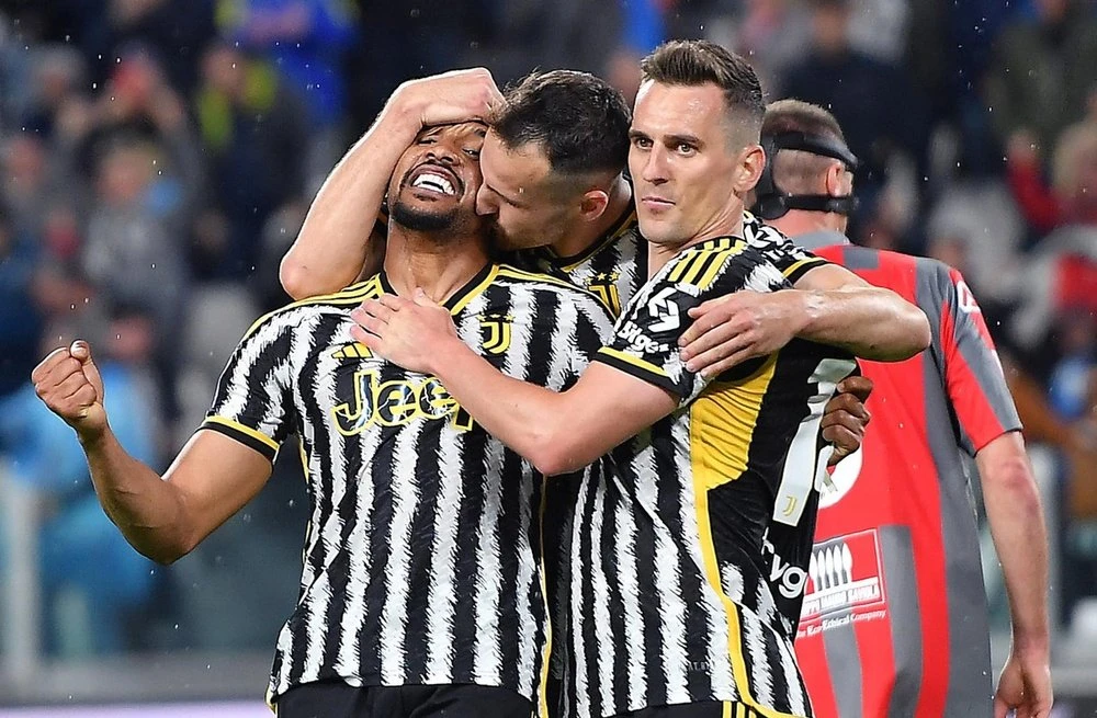 Juventus một lần nữa bị dìm xuống giữa bảng xếp hạng