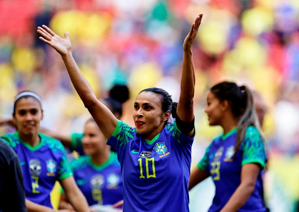 Marta của Brazil ăn mừng bàn thắng sau trận giao hữu với Chile