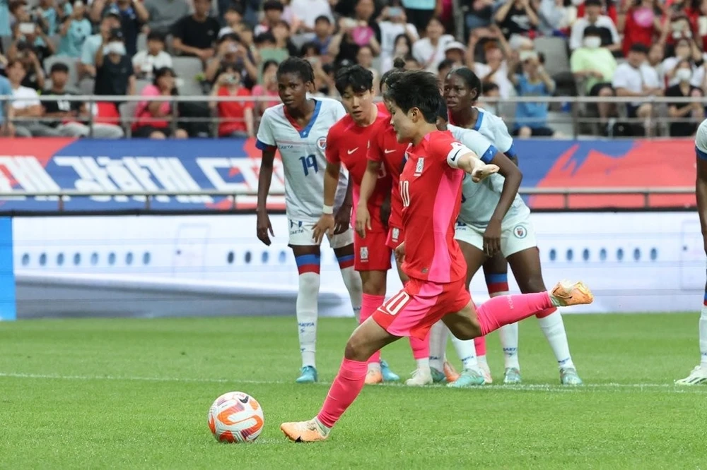 Đội trưởng Ji So-yun ghi bàn từ chấm 11m ấn định chiến thắng trước Haiti