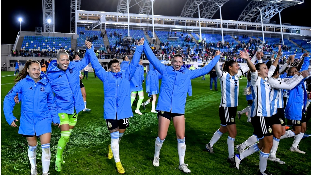 Đội tuyển nữ Argentina được chào đón khi ra sân