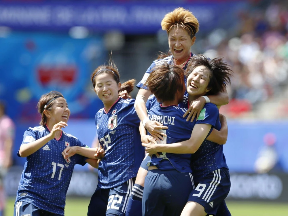 Tuyển Nhật mừng chiến thắng Scotland ở World Cup 2019