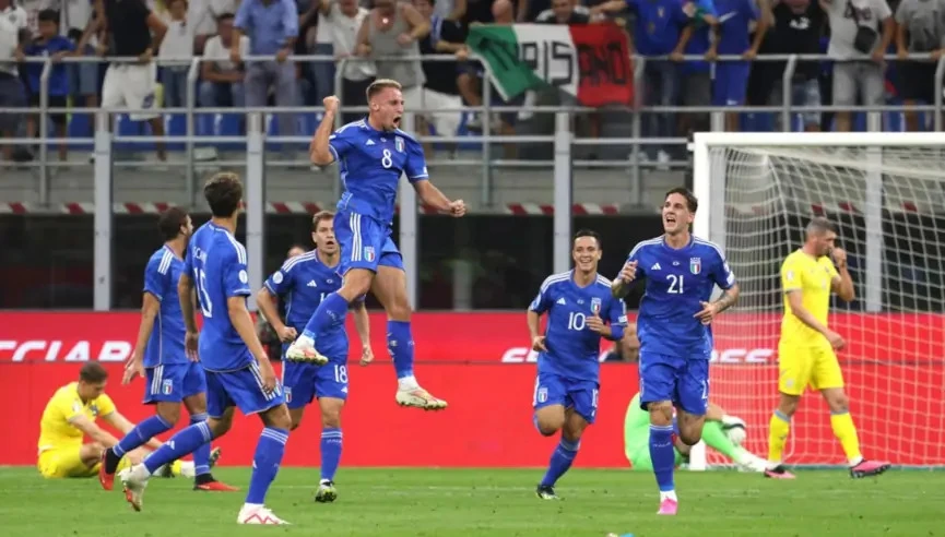 Davide Frattesi ăn mừng bàn thắng