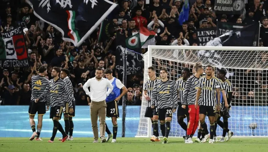 Các cầu thủ Juventus thất vọng sau trận thua Sassuolo