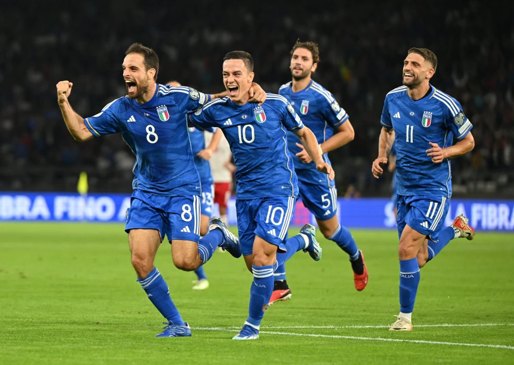 Azzurri ăn mừng chiến thắng Malta