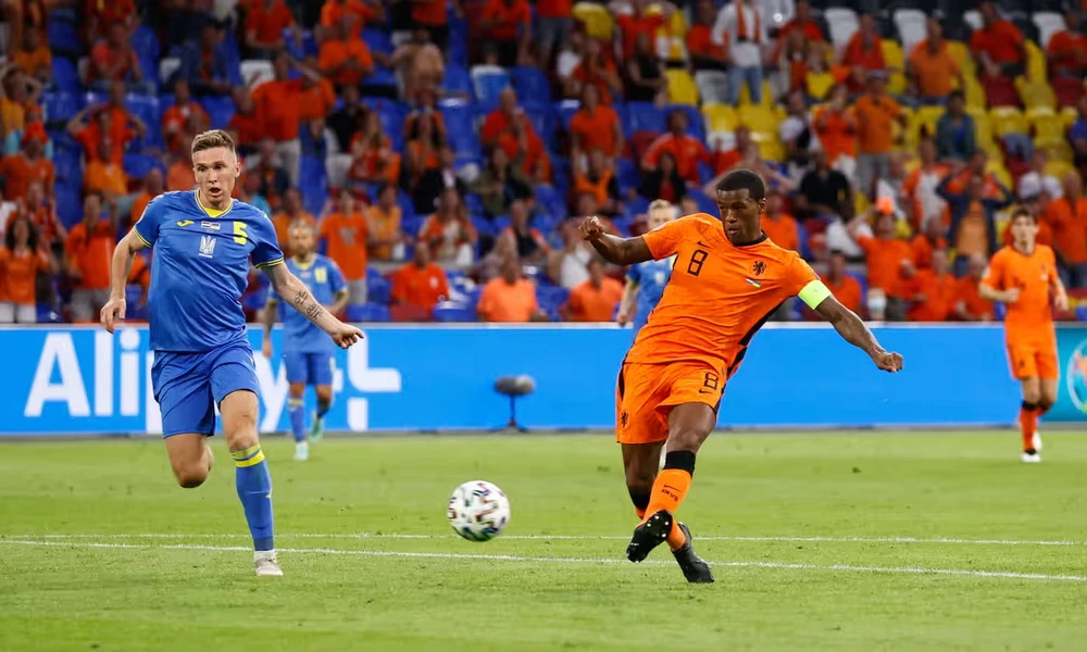 Hà Lan thắng Ukraine 2-1 ở trận lượt đi