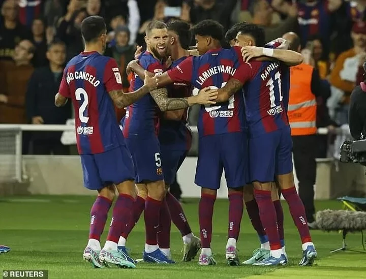 Barcelona tranh thủ đá chầu kiếm tiền cho CLB
