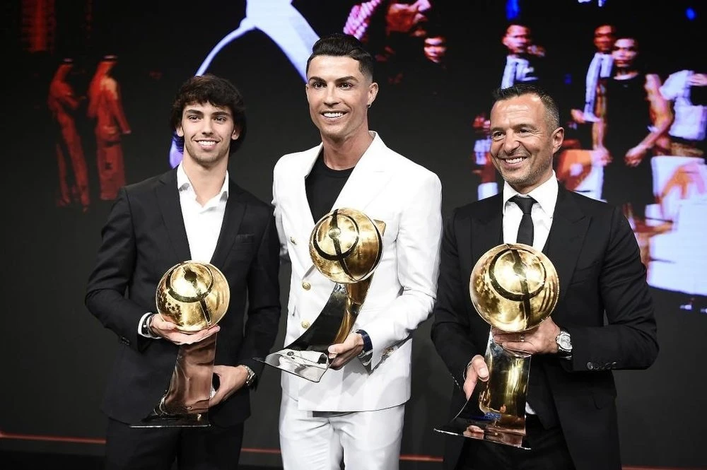 Cristiano Ronaldo đã d9u7o74c trao giải Globe Soccer Awards đến 6 lần