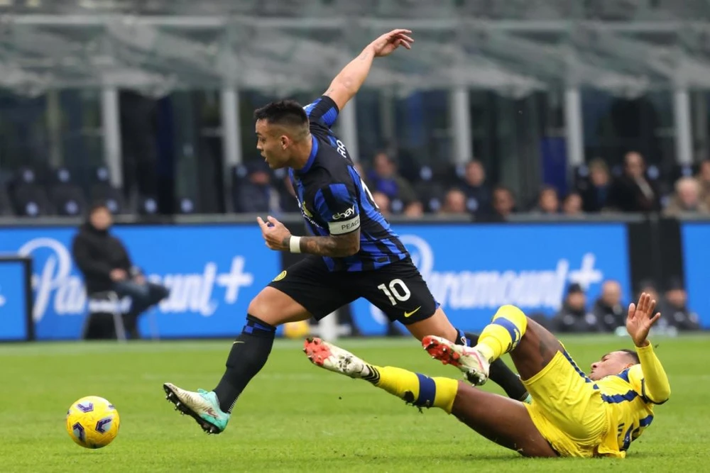 Lautaro Martinez ghi bàn mở tỷ số cho Inter Milan