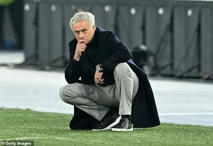 HLV Jose Mourinho bỏ túi đến 80 triệu bảng từ việc bị sa thải