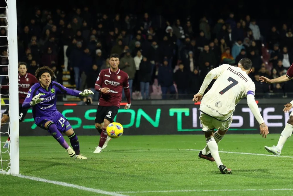 Lorenzo Pellegrini trận thứ 2 liên tiếp ghi bàn dưới triều đại của tân HLV De Rossi