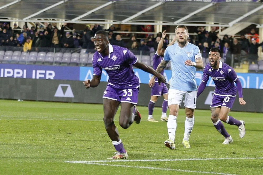 Michael Kayode (33) gỡ hòa cho Fiorentina