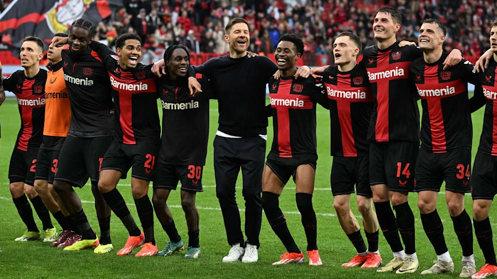 HLV Xabi Alonso ăn mừng chiến thắng Hoffenheim, giúp Leverkusen rộng đường đăng quang