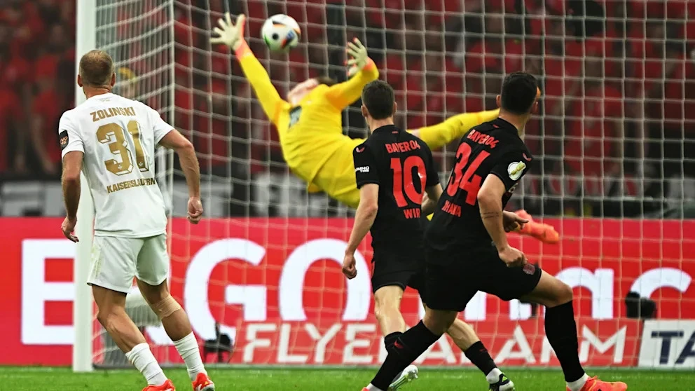 Cú sút xa của Granit Xhaka giúp Bayer Leverkusen thắng cúp