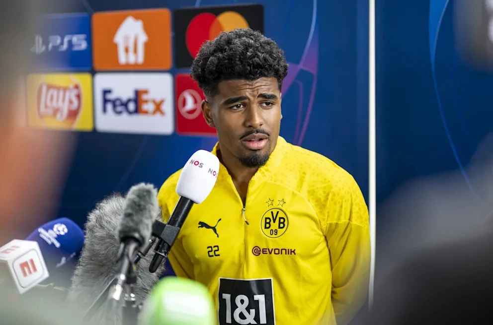 Hậu vệ trẻ Dortmund lỡ hẹn Euro 2024 vì sự cạnh tranh khốc liệt trong danh sách đội hình