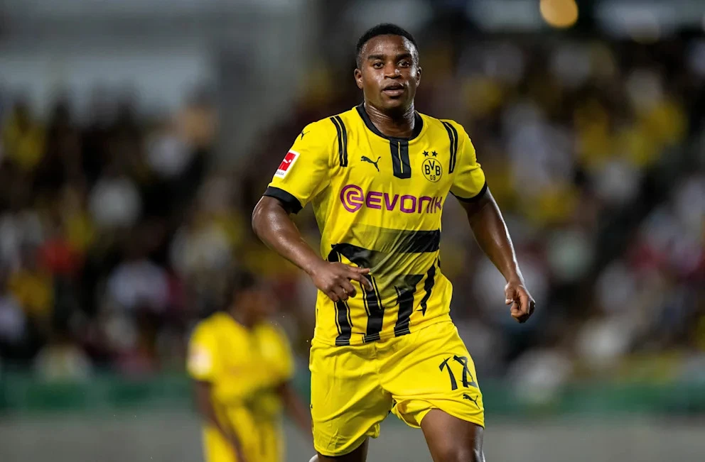 Youssoufa Moukoko thất vọng vì ít cơ hội thi đấu ở Borussia Dortmund