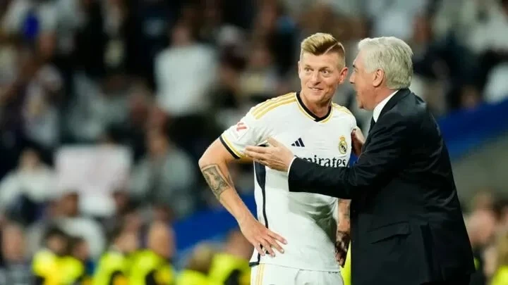 Carlo Ancelotti đã chọn Modric thay thế Toni Kroos