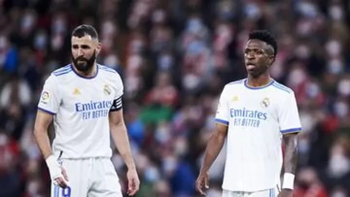 Vinicius và Karim Benzema (trái) lúc còn ở Real Madrid