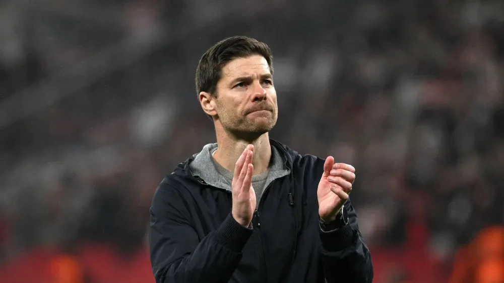 HLV Xabi Alonso khá căng thẳng khi đến Bochum