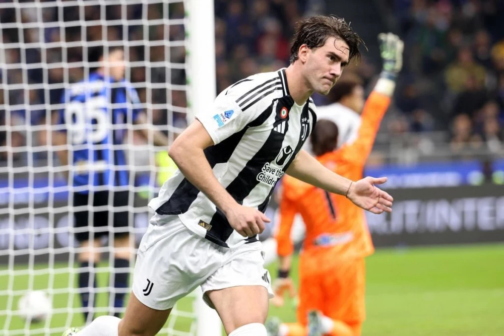 Dusan Vlahovic không cảm thấy thoải mái ở Juventus như ở đội tuyển Serbia