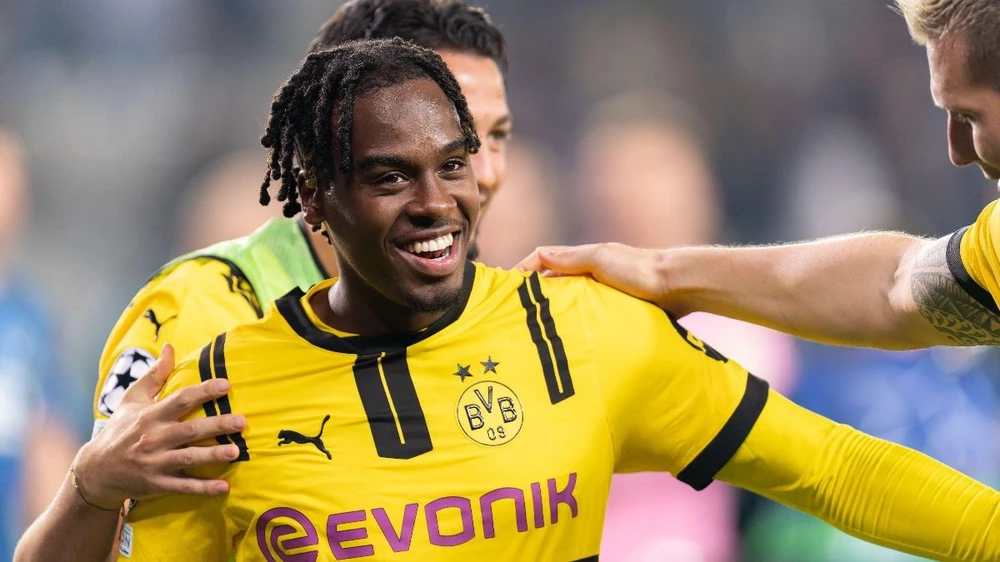 Jamie Gittens ghi bàn đều đặn cho Borussia Dortmund ở Champions League