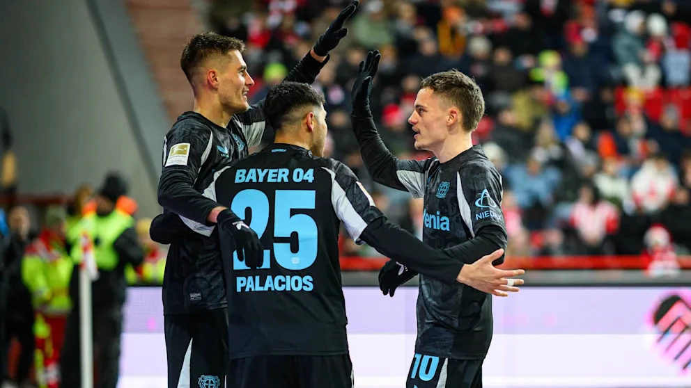 Florian Wirtz (phải), Patrick Schick (trái) và Exequiel Palacios ở trận thắng Union Berlin