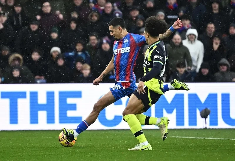 Daniel Munoz mở tỷ số cho Crystal Palace trước Man City