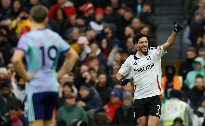 Raul Jimenez ăn mừng bàn thắng mở tỷ số cho Fulham