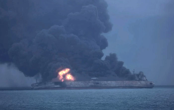 Giới chức Hàn Quốc nhận định vụ nổ xảy ra ngay bên trong tàu hộ vệ. Ảnh: Yonhap