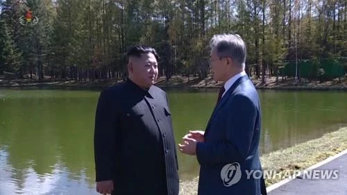 Tổng thống Hàn Quốc và nhà lãnh đạo Triều Tiên gặp nhau trong tháng 9 vừa qua. Ảnh: Yonhap