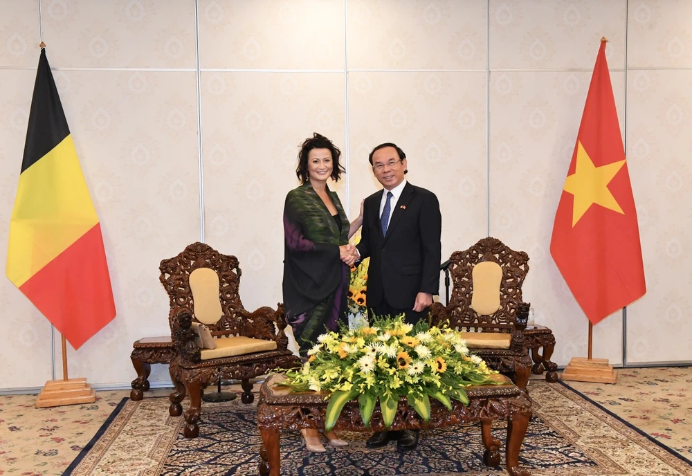 Bí thư Thành ủy TPHCM Nguyễn Văn Nên và Chủ tịch Thượng viện Vương quốc Bỉ Stephanie D’Hose. Ảnh: VIỆT DŨNG