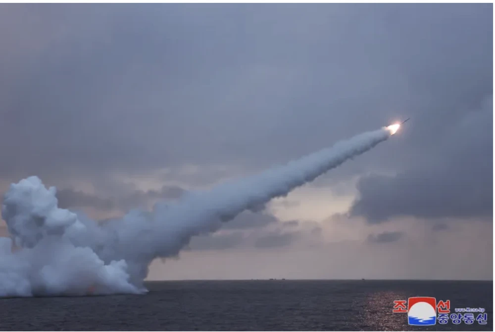 Triều Tiên bắn thử tên lửa chiến lược mang tên “Pulhwasal-3-31” ở ngoài khơi bờ biển phía Đông ngày 28-1. Ảnh: KCNA