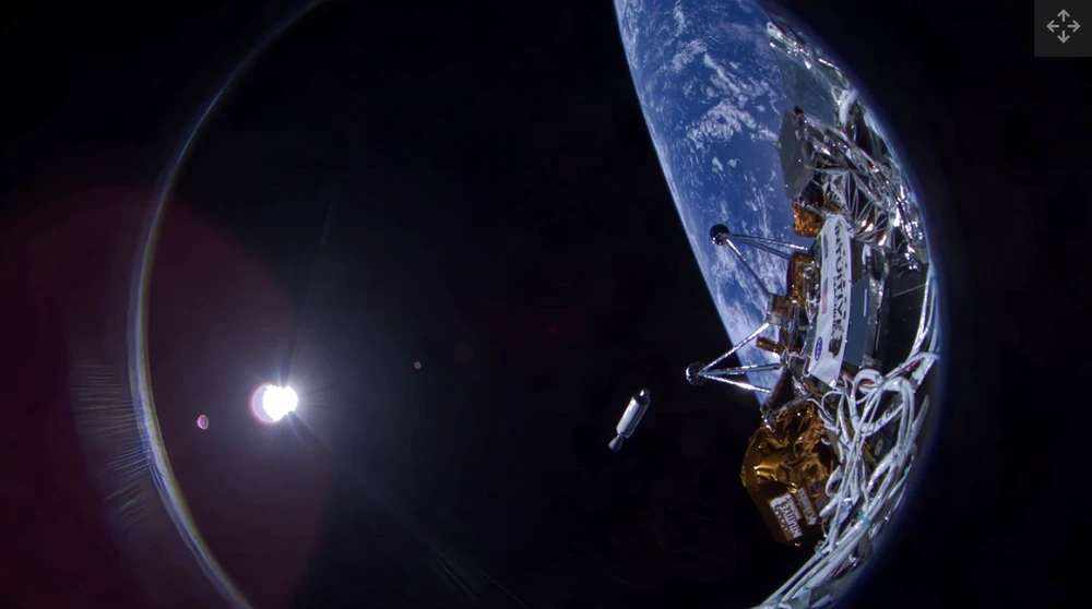 Tàu đổ bộ mặt trăng Odysseus gửi về bức ảnh selfie vào ngày 16-2, một ngày sau khi được phóng lên từ tên lửa SpaceX Falcon 9. Ảnh: Mạng xã hội X
